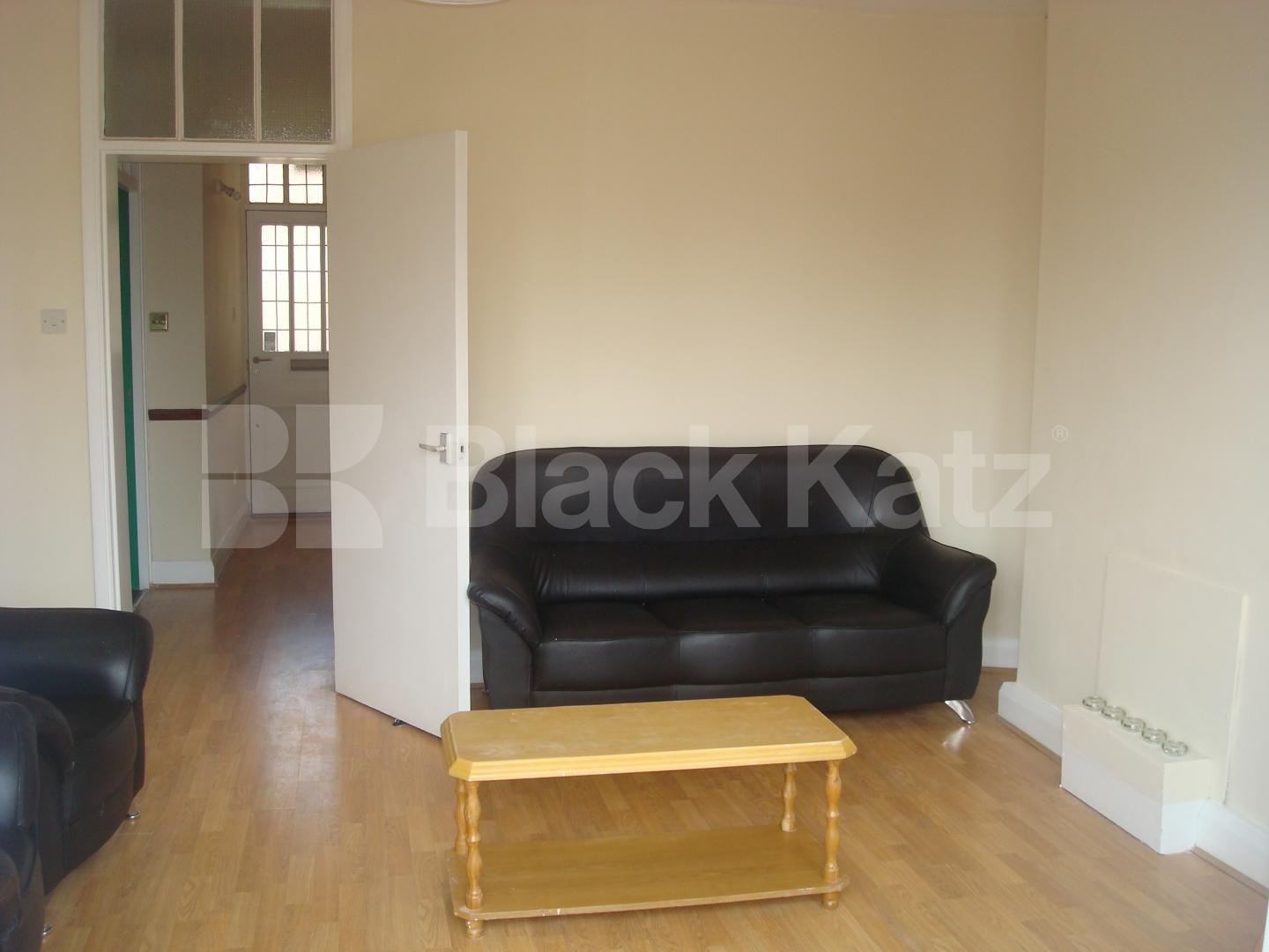 			2 Bedroom, 1 bath, 1 reception Flat			 Waltersville Road, CROUCH END BORDERS